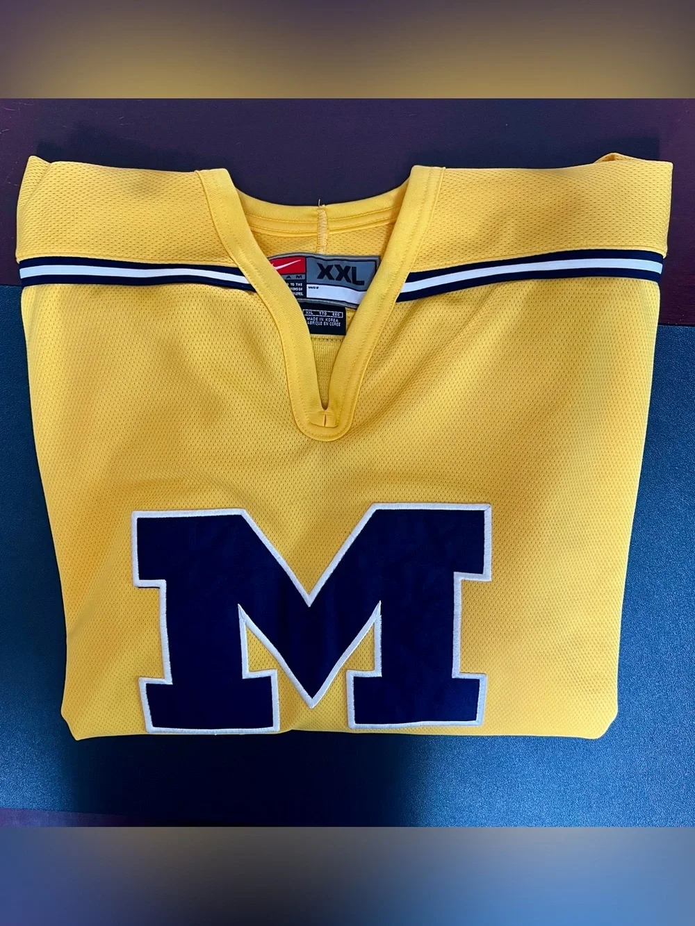 NIKE Vintage Team University of Michigan Wolverines Ice Hockey Jersey